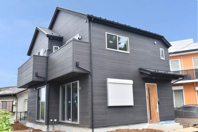 外壁のメンテナンスを行う時期と費用